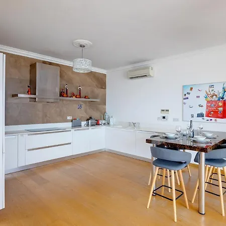 Seafront In With Pool, Upmarket Complex Apartament Sliema