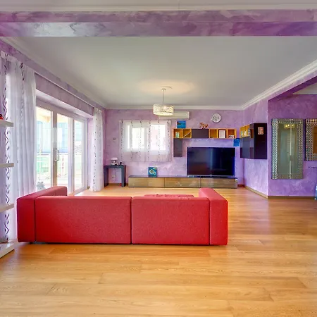 Apartament Seafront In With Pool, Upmarket Complex *