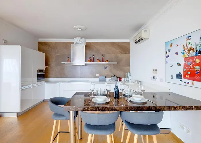 Seafront In With Pool, Upmarket Complex Appartamento