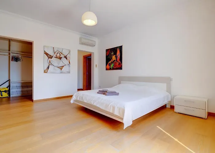 Seafront In With Pool, Upmarket Complex