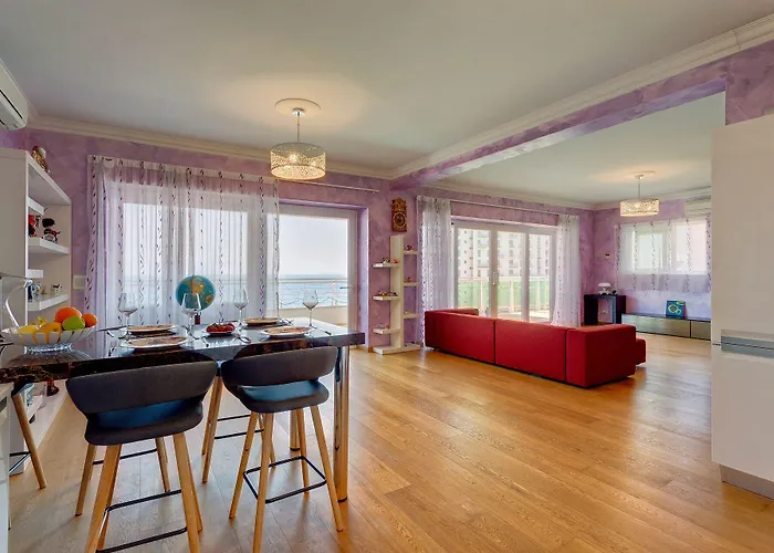 Appartamento Seafront In With Pool, Upmarket Complex