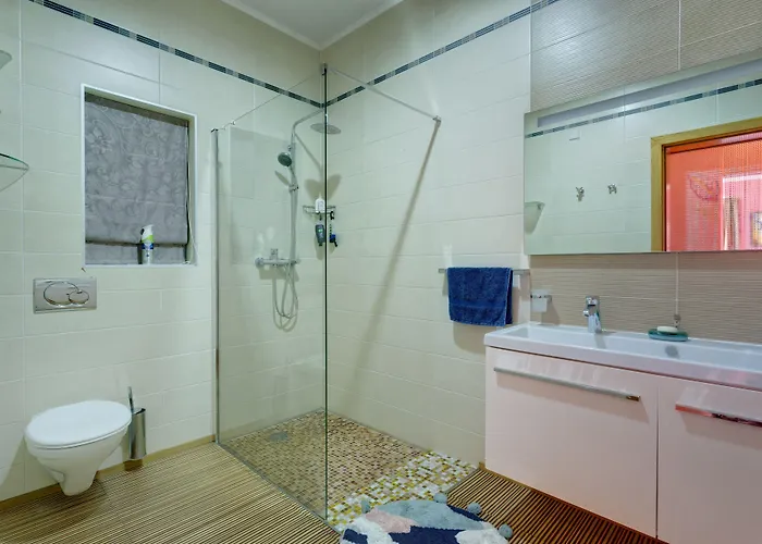 Seafront In With Pool, Upmarket Complex *