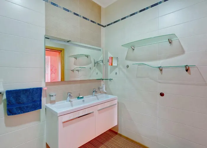 Seafront In With Pool, Upmarket Complex Appartamento *