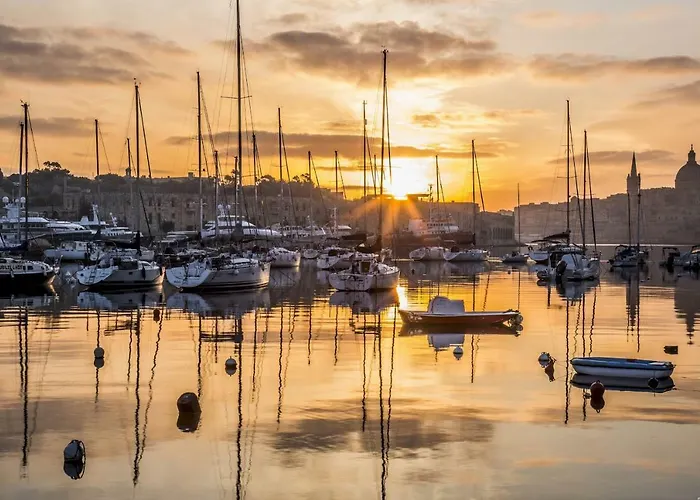 Seafront In With Pool, Upmarket Complex Appartamento