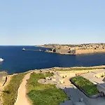 Seafront In With Pool, Upmarket Complex