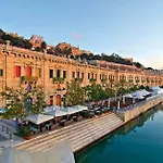 Apartment Seafront In With Pool, Upmarket Complex *