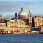 Apartment Seafront In With Pool, Upmarket Complex *
