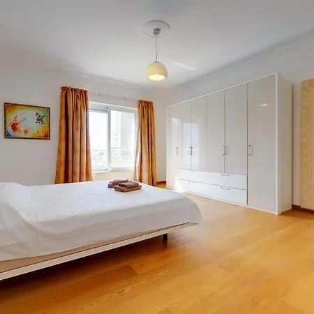 Apartment Seafront In With Pool, Upmarket Complex Sliema