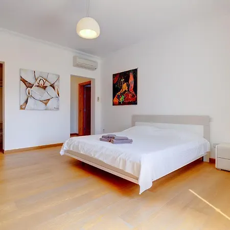 Seafront In With Pool, Upmarket Complex