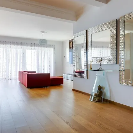 Seafront In With Pool, Upmarket Complex Apartment *
