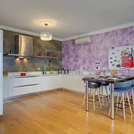Apartment Seafront In With Pool, Upmarket Complex Sliema