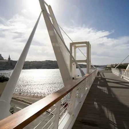 Seafront In With Pool, Upmarket Complex