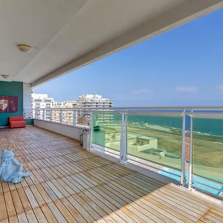 Seafront In With Pool, Upmarket Complex