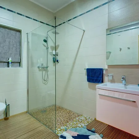 Seafront In With Pool, Upmarket Complex * Sliema