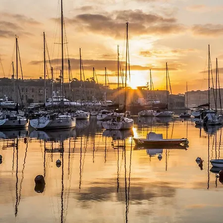 Seafront In With Pool, Upmarket Complex Appartamento