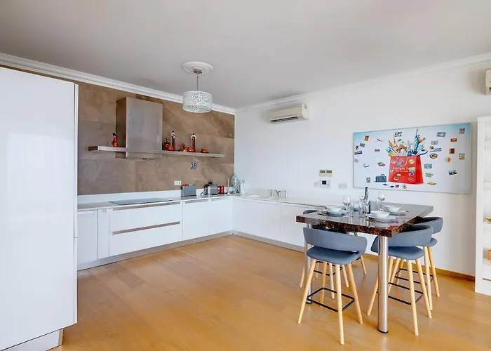 Seafront In With Pool, Upmarket Complex Apartament Sliema