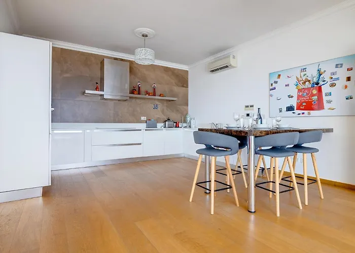 Seafront In With Pool, Upmarket Complex Apartament