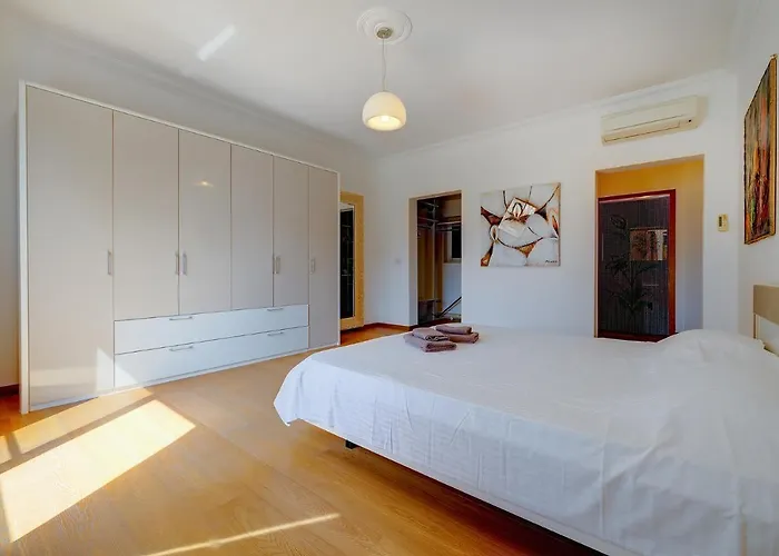 Apartament Seafront In With Pool, Upmarket Complex *