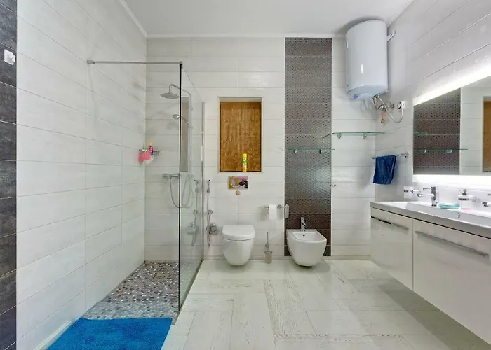 Seafront In With Pool, Upmarket Complex Apartament *