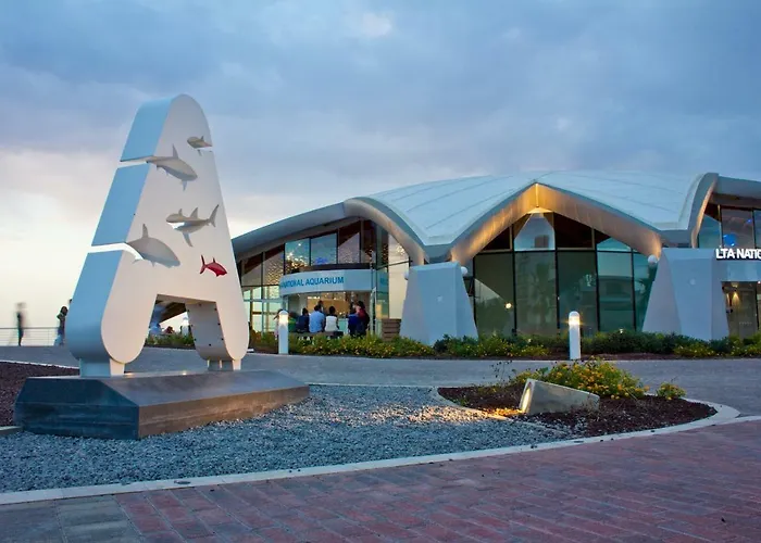 Seafront In With Pool, Upmarket Complex Apartament *