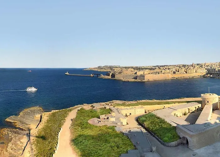 Seafront In With Pool, Upmarket Complex Apartament Sliema