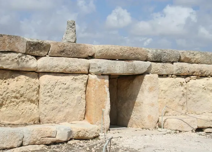 Seafront In With Pool, Upmarket Complex Sliema