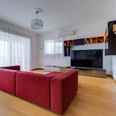 Апартаменты Seafront In With Pool, Upmarket Complex Слима