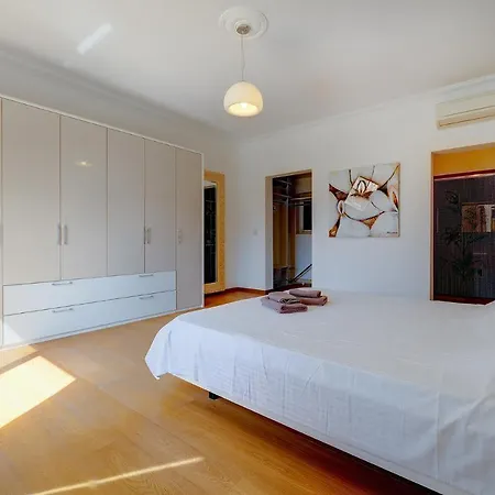 Apartament Seafront In With Pool, Upmarket Complex *