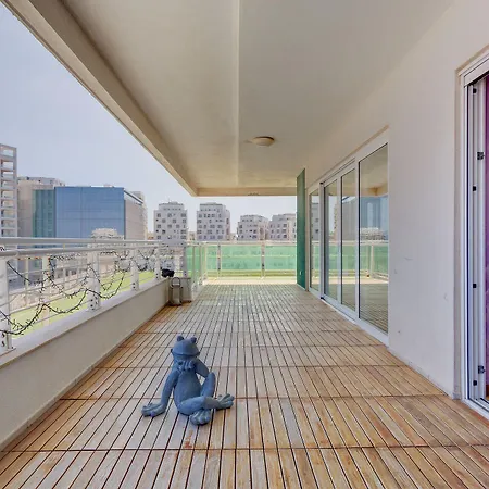 Seafront In With Pool, Upmarket Complex Apartament Sliema
